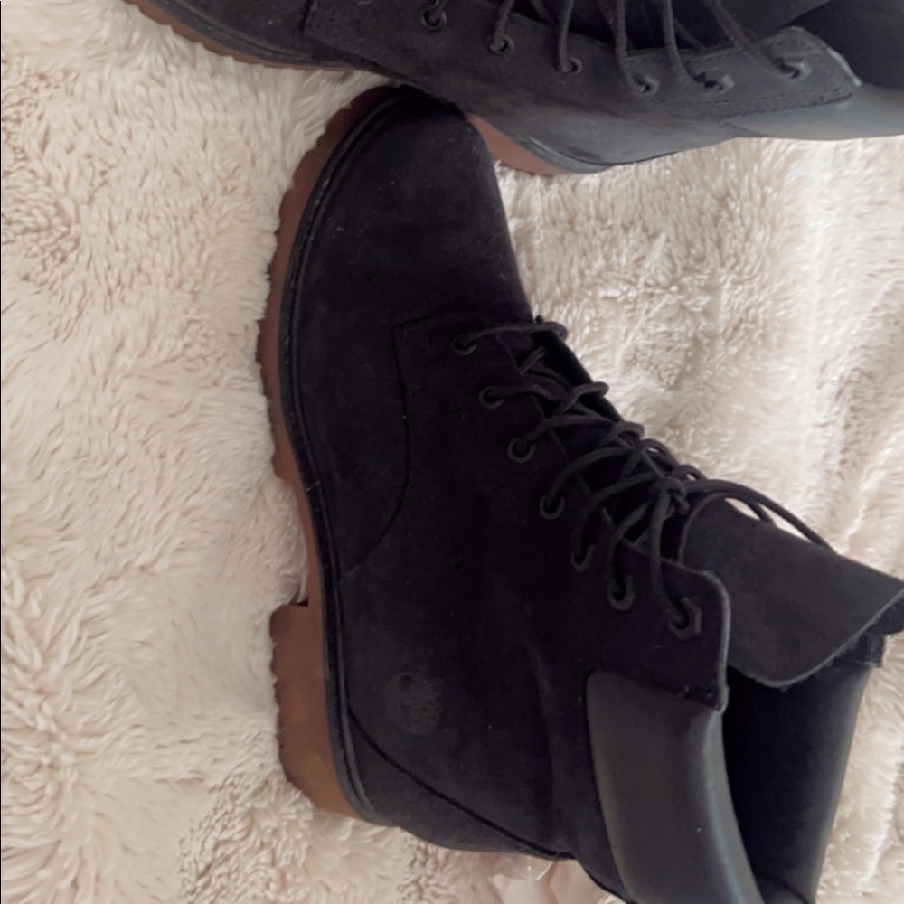 Gear up for a long hike in the Timberland ankle boot! Waterproof and durable.